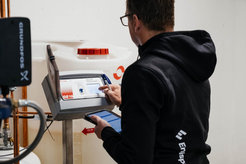 Med vår expertis hjälper vi våra kunder genom att erbjuda installation och service av marknadens modernaste tryckhållningskärl, särskilt anpassade för flerbostadshus.