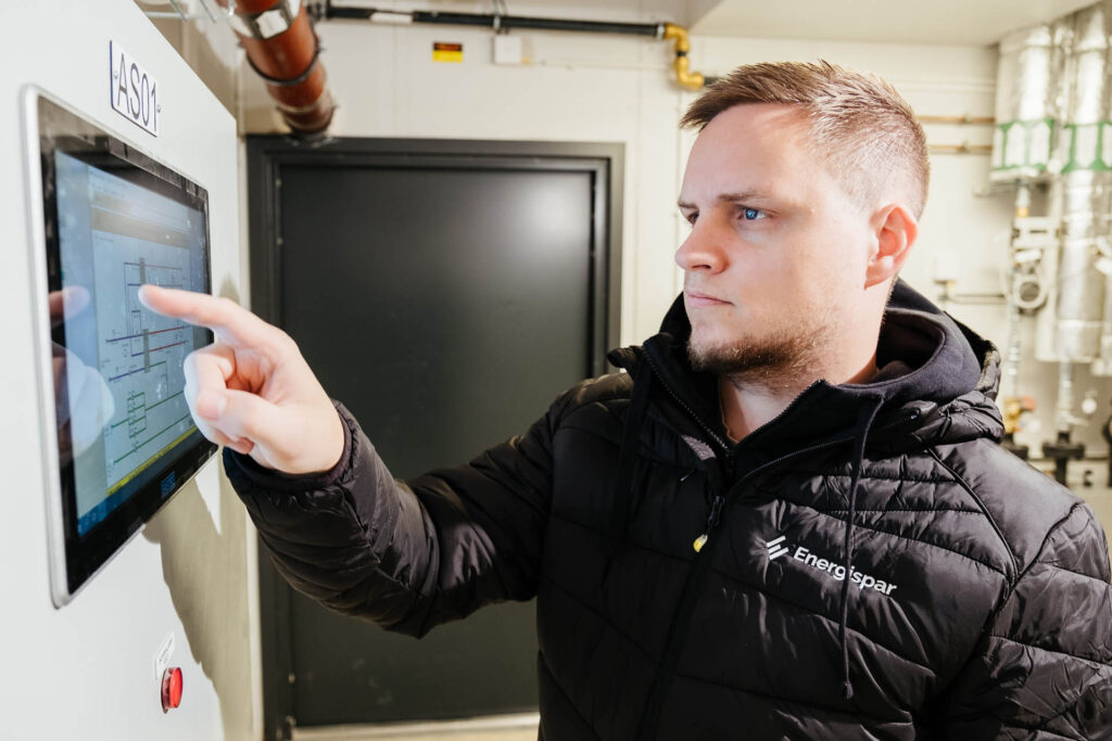 Vi erbjuder helhetslösningar inom styrning och fastighetsautomation för effektiv övervakning, optimering och energibesparing.